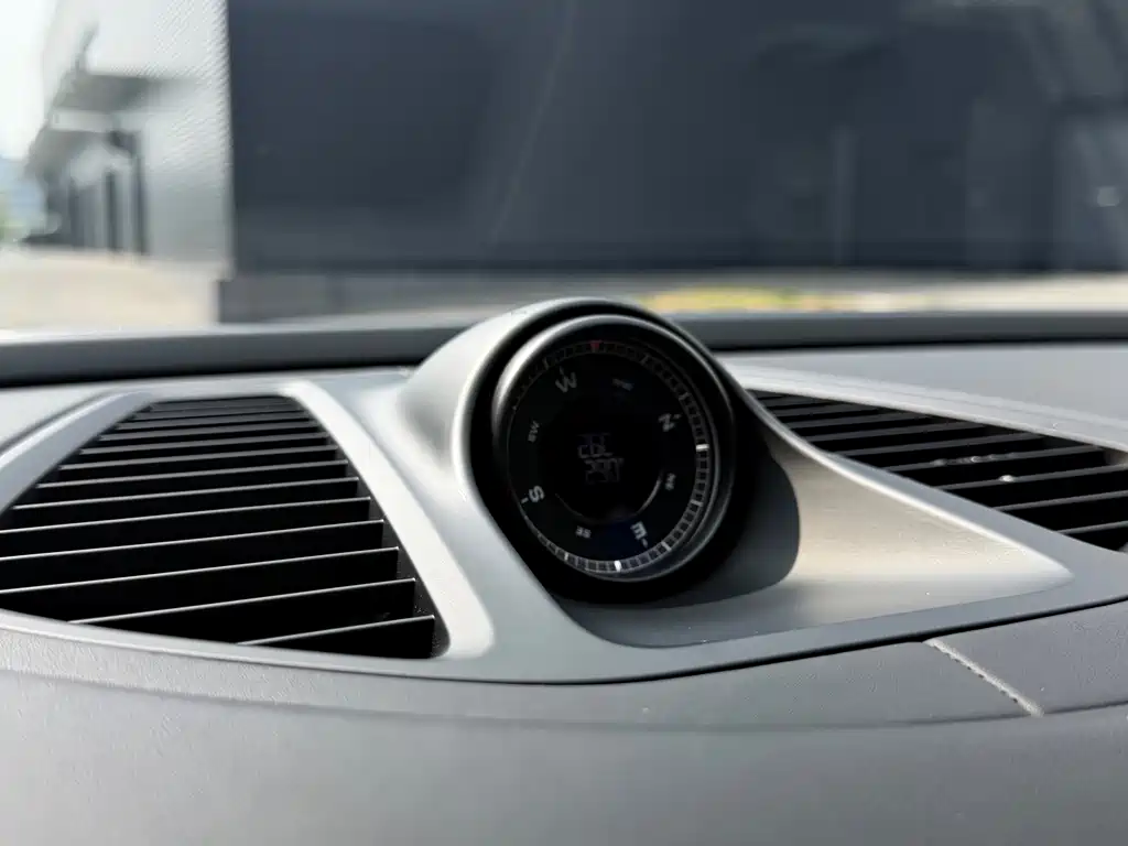 Porsche Macan New Energy 2024 — фото 14