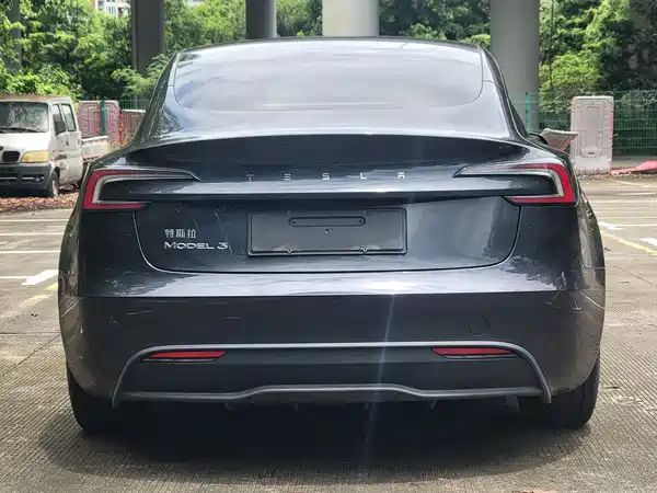 Tesla Model 3 2024