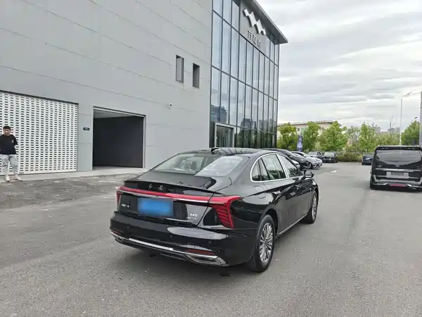 Hongqi H5 2025