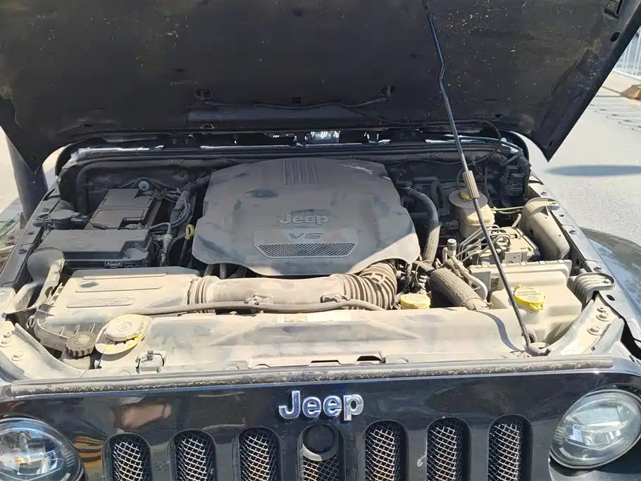 Jeep Wrangler 2014 — фото 10