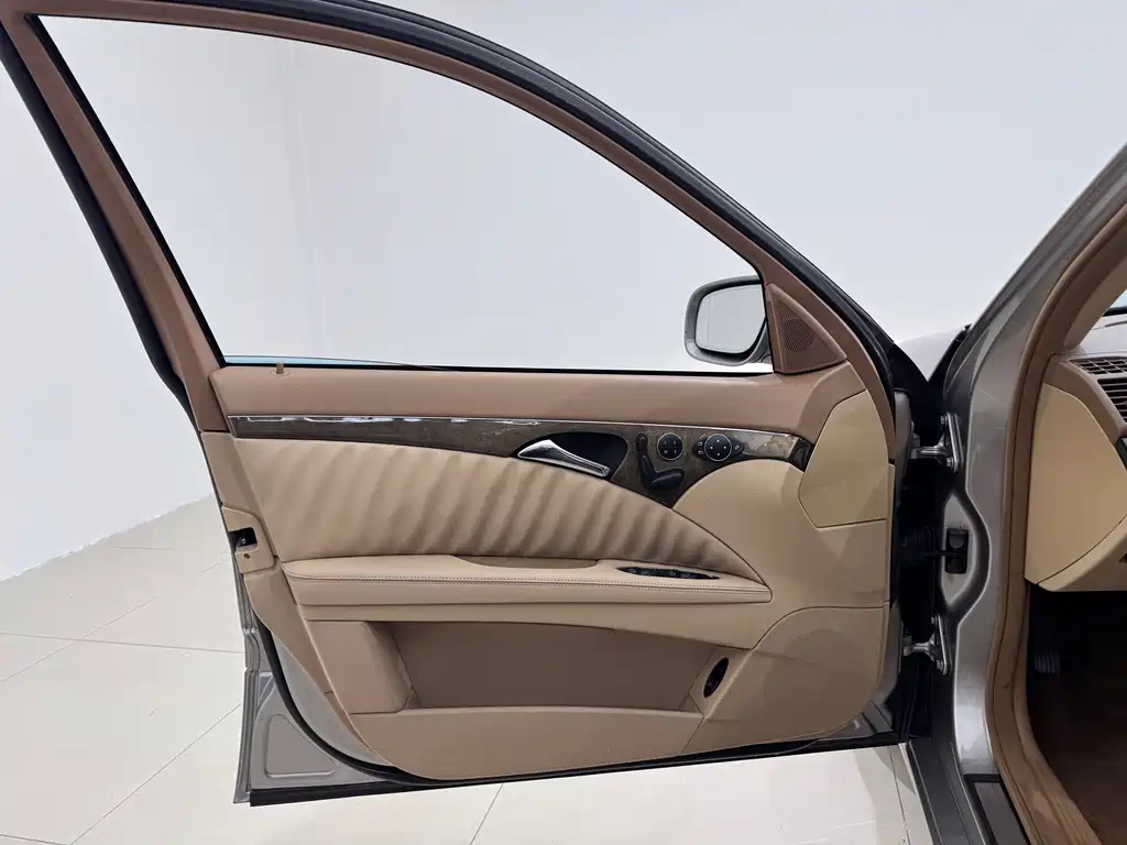 Mercedes-Benz E-Class 2007 — фото 16