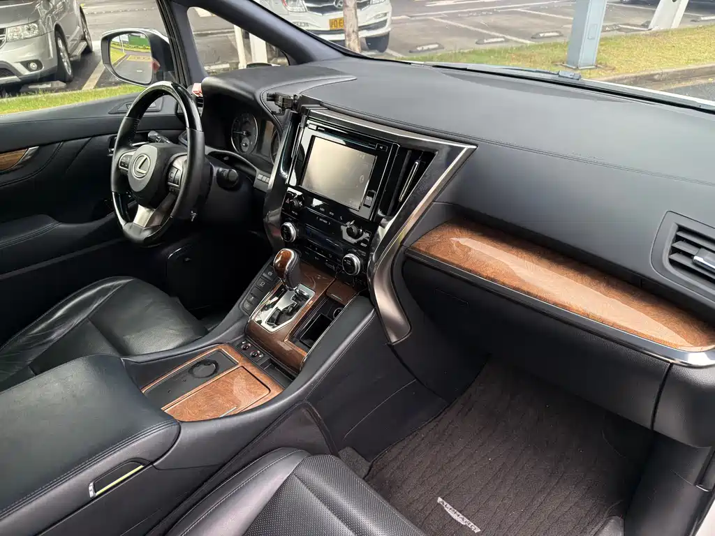 Toyota Alphard 2018 — фото 7
