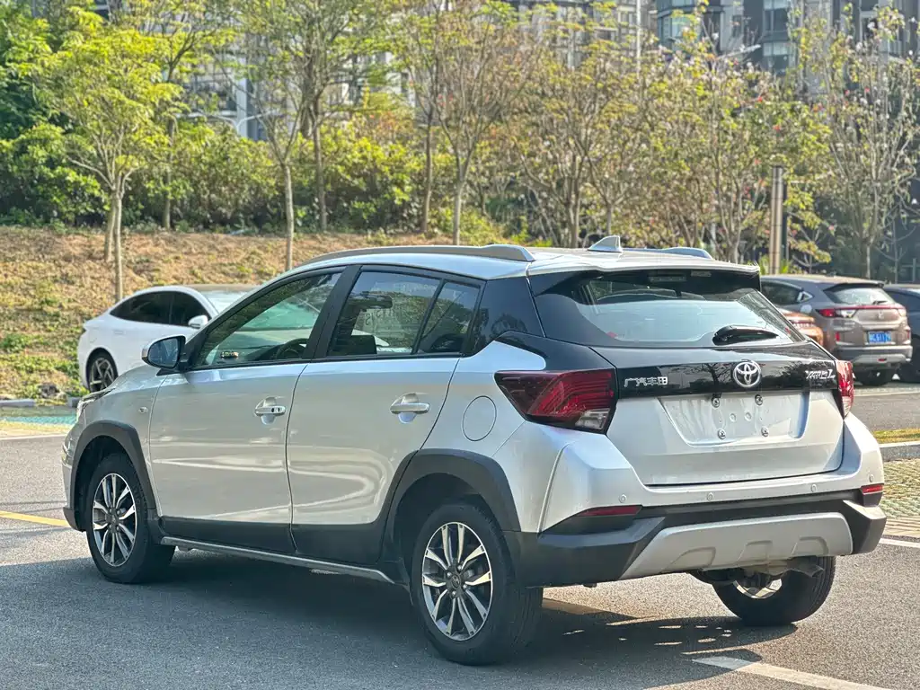 Toyota Yaris L 2022 — фото 16