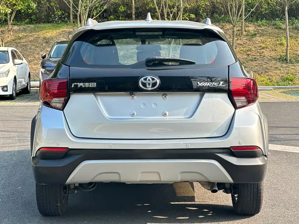 Toyota Yaris L 2022 — фото 17