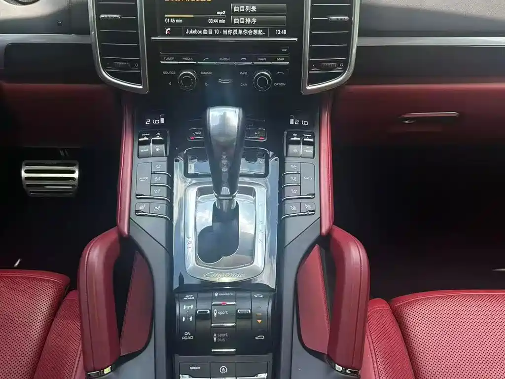 Porsche Cayenne 2016 — фото 10