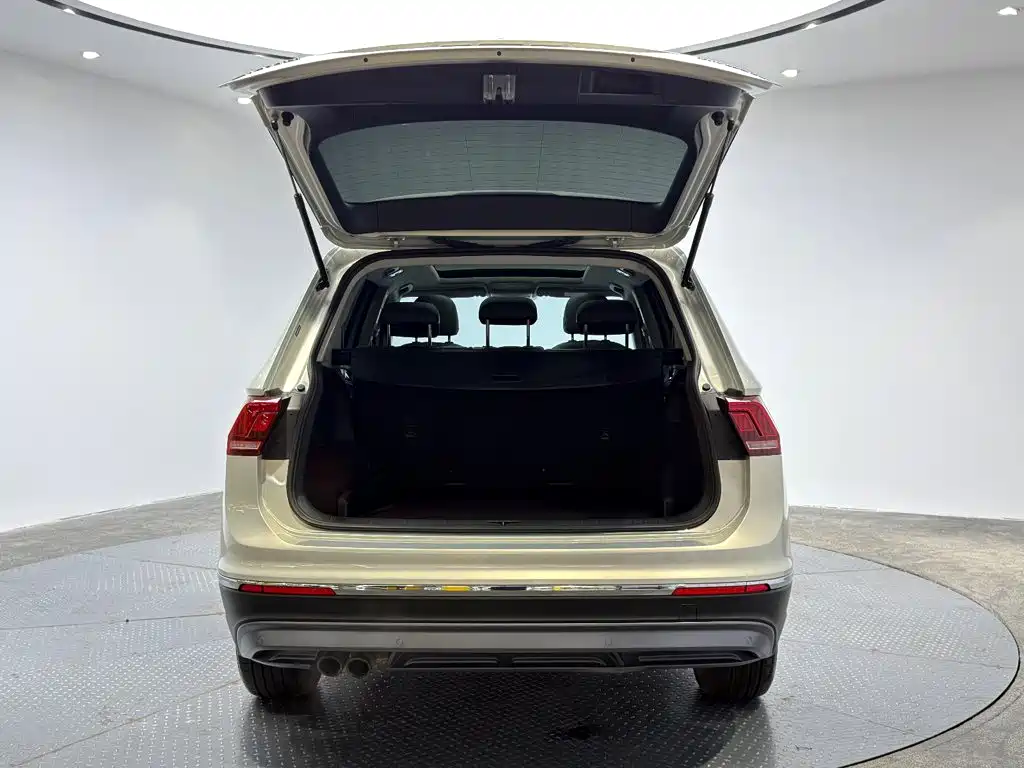 Volkswagen Tiguan L 2017 — фото 16