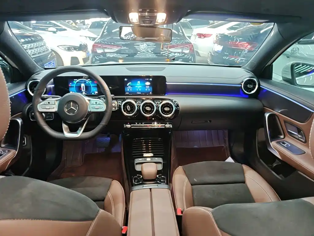 Mercedes-Benz A-Class 2019 — фото 10