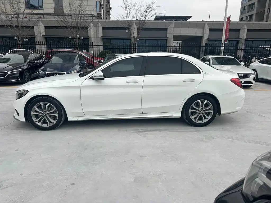 Mercedes-Benz C-Class 2018 — фото 18