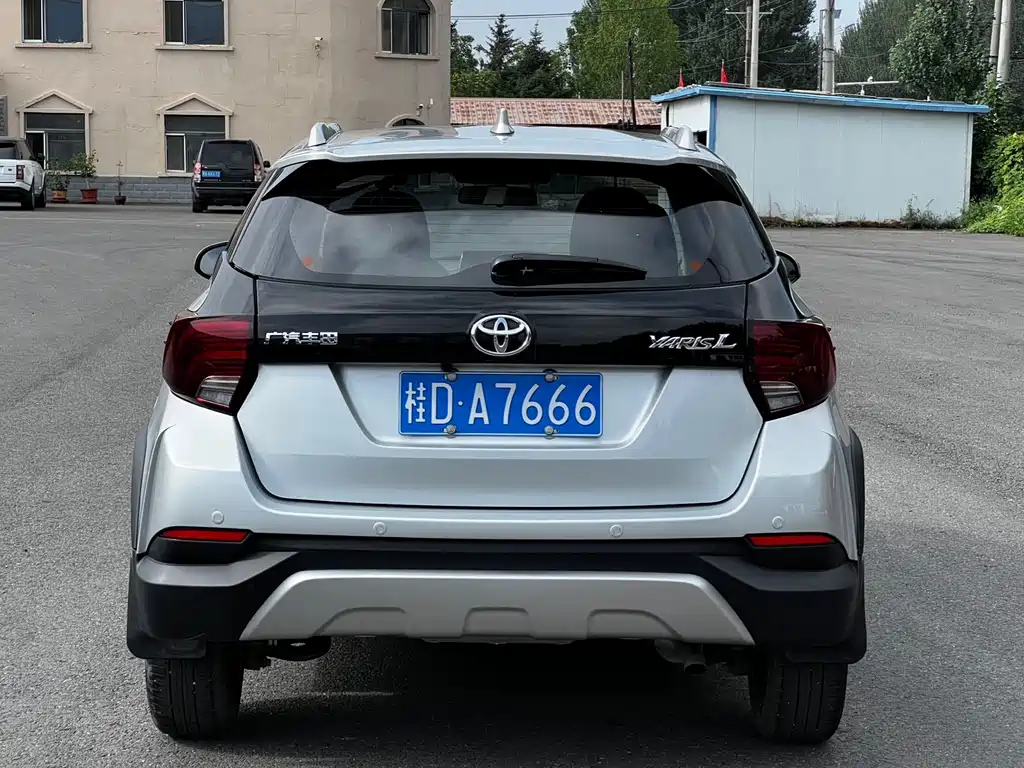 Toyota Yaris L 2022