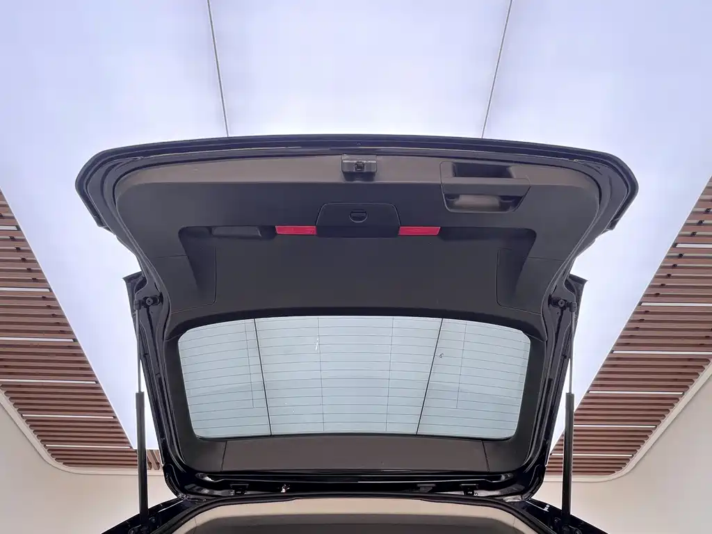 Volkswagen Tiguan L 2023 — фото 4