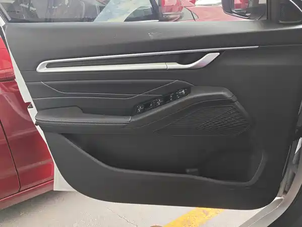 Geely Emgrand 2025