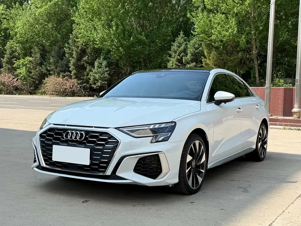 Audi A3 2022 — фото 1