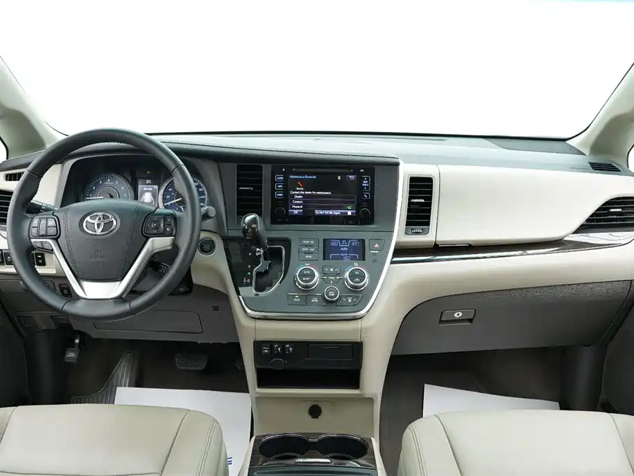 Toyota Sienna 2016 — фото 15
