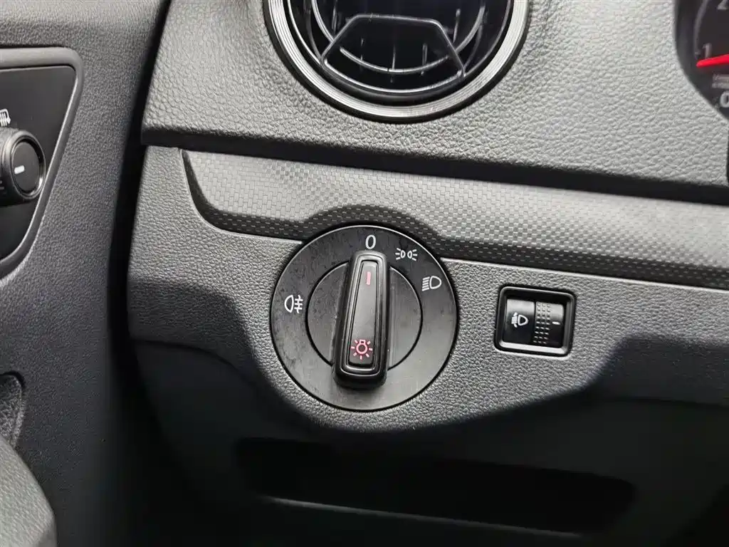 Volkswagen Jetta 2019 — фото 21