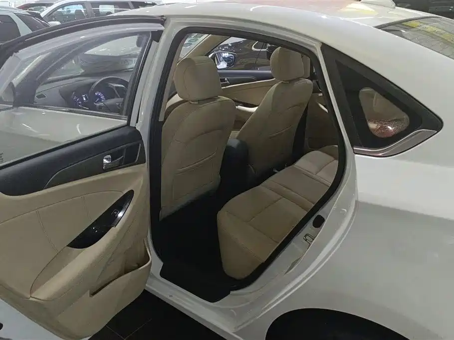 Changan Eado 2016 — фото 11