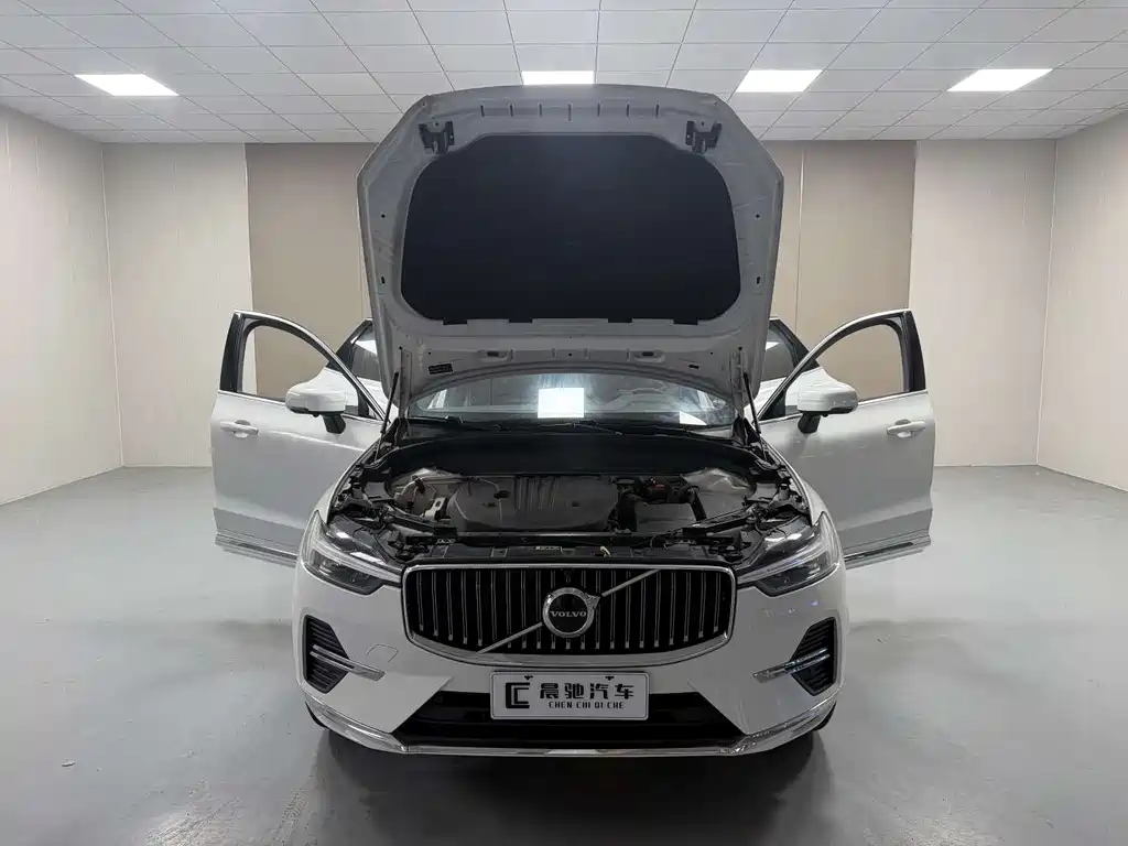Volvo XC60 2022 — фото 15