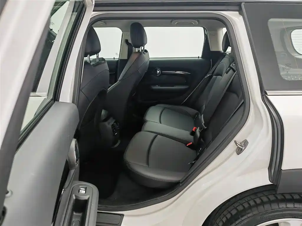 MINI Clubman 2023 — фото 15