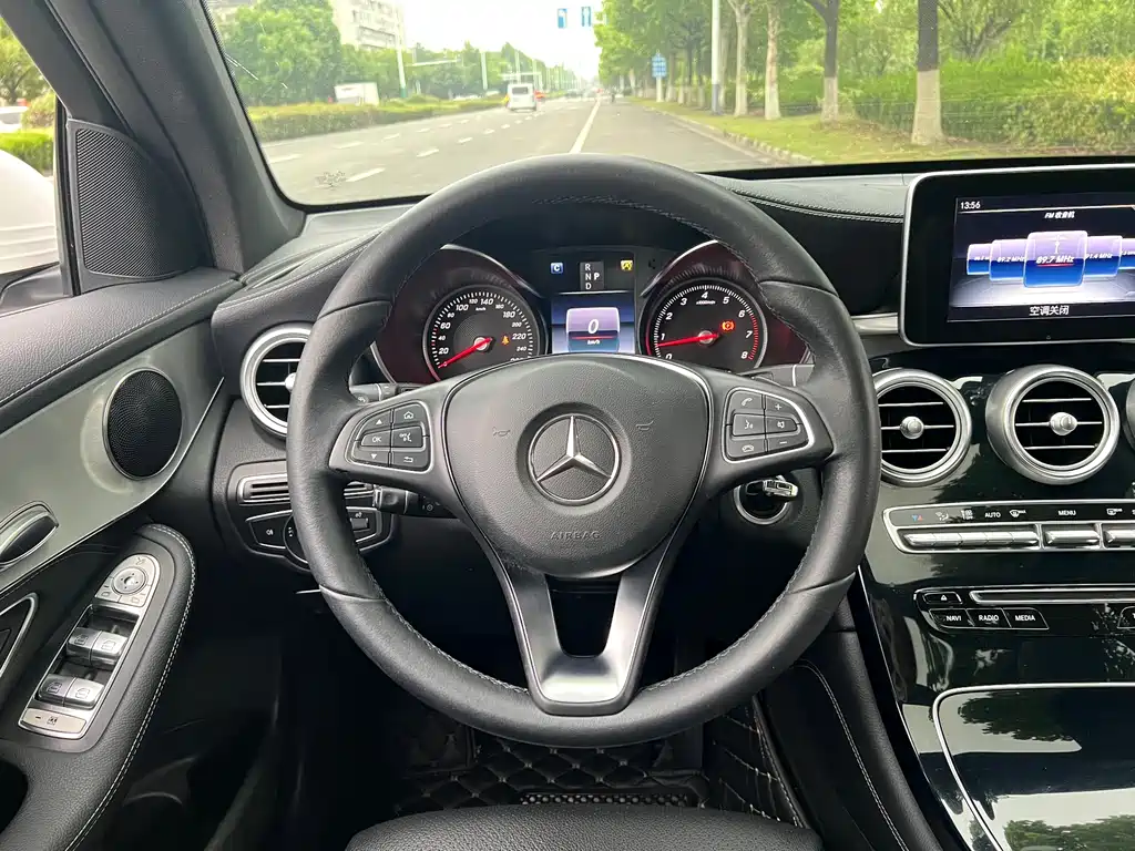 Mercedes-Benz GLC 2017 — фото 10