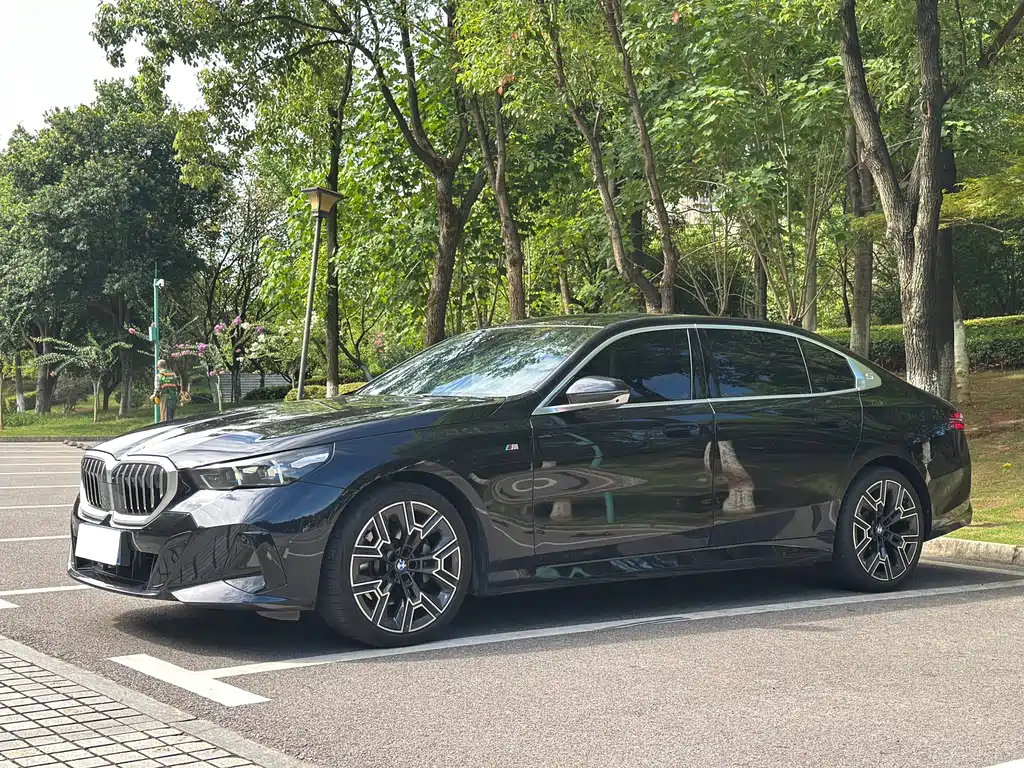 BMW 5 Series 2025