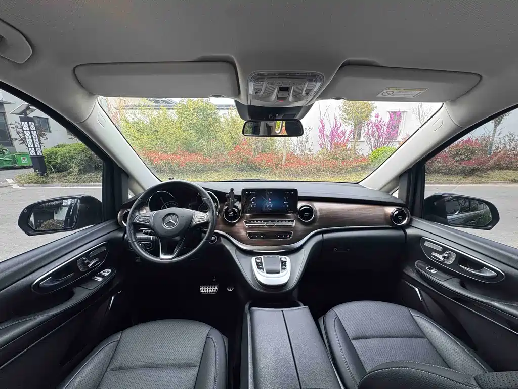 Mercedes-Benz V-Class 2021 — фото 10