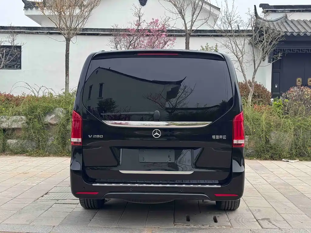 Mercedes-Benz V-Class 2021 — фото 16