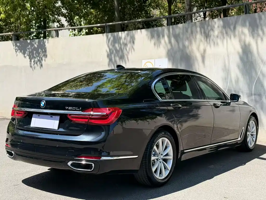 BMW 7 Series 2016 — фото 9