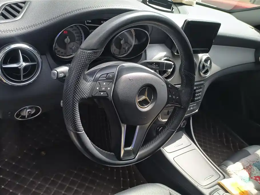 Mercedes-Benz GLA 2015 — фото 15