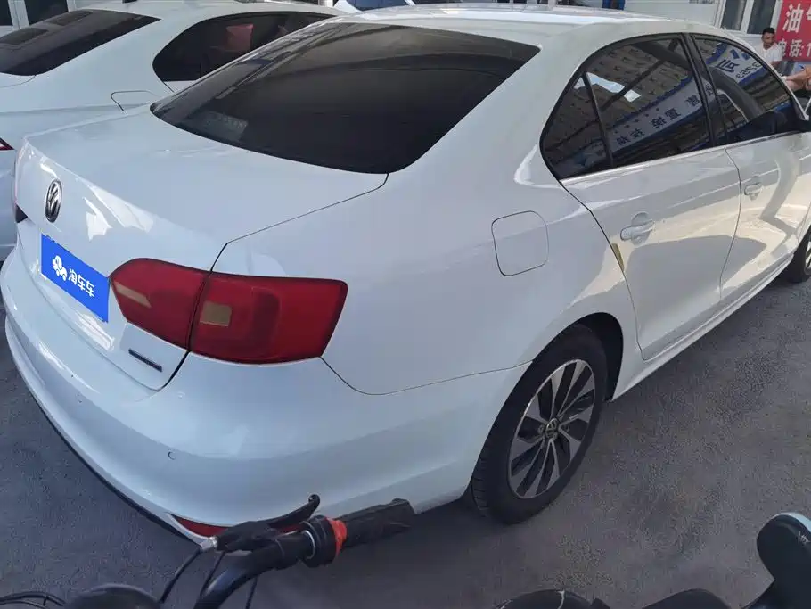 Volkswagen Sagitar 2014