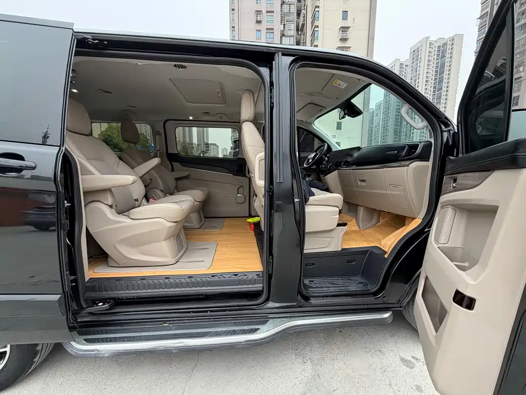 Ford Tourneo 2023 — фото 9