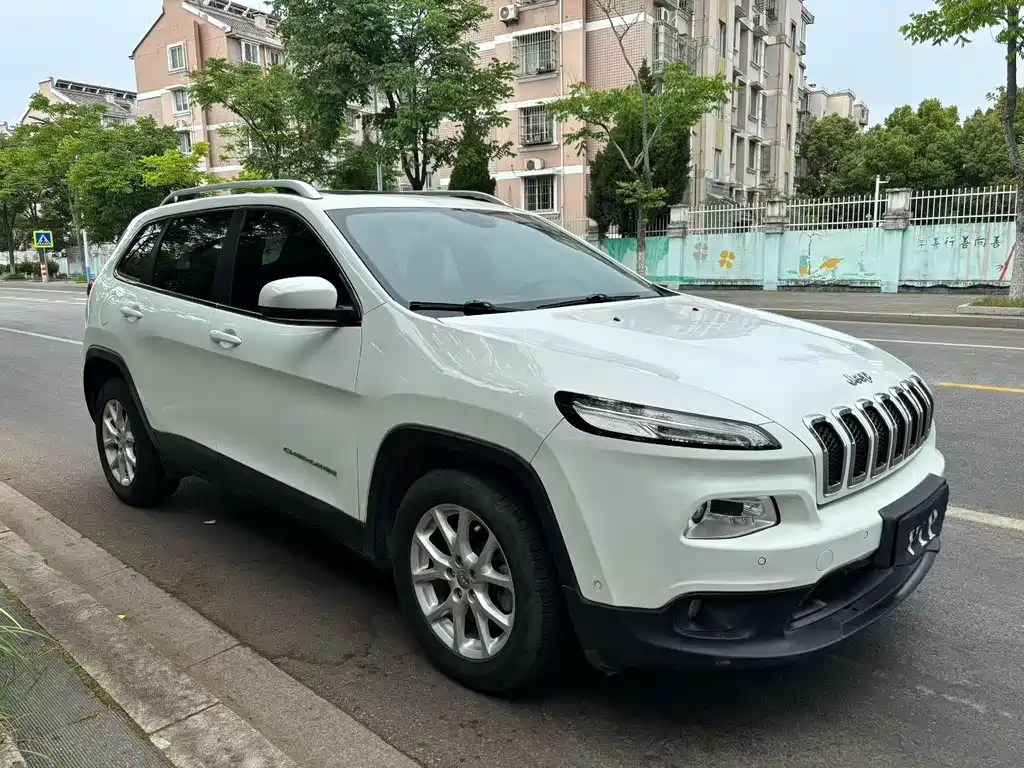 Jeep Cherokee 2017 — фото 3