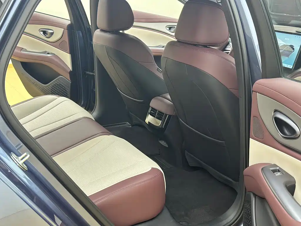 BYD Seal 07 DM-i 2026 — фото 15
