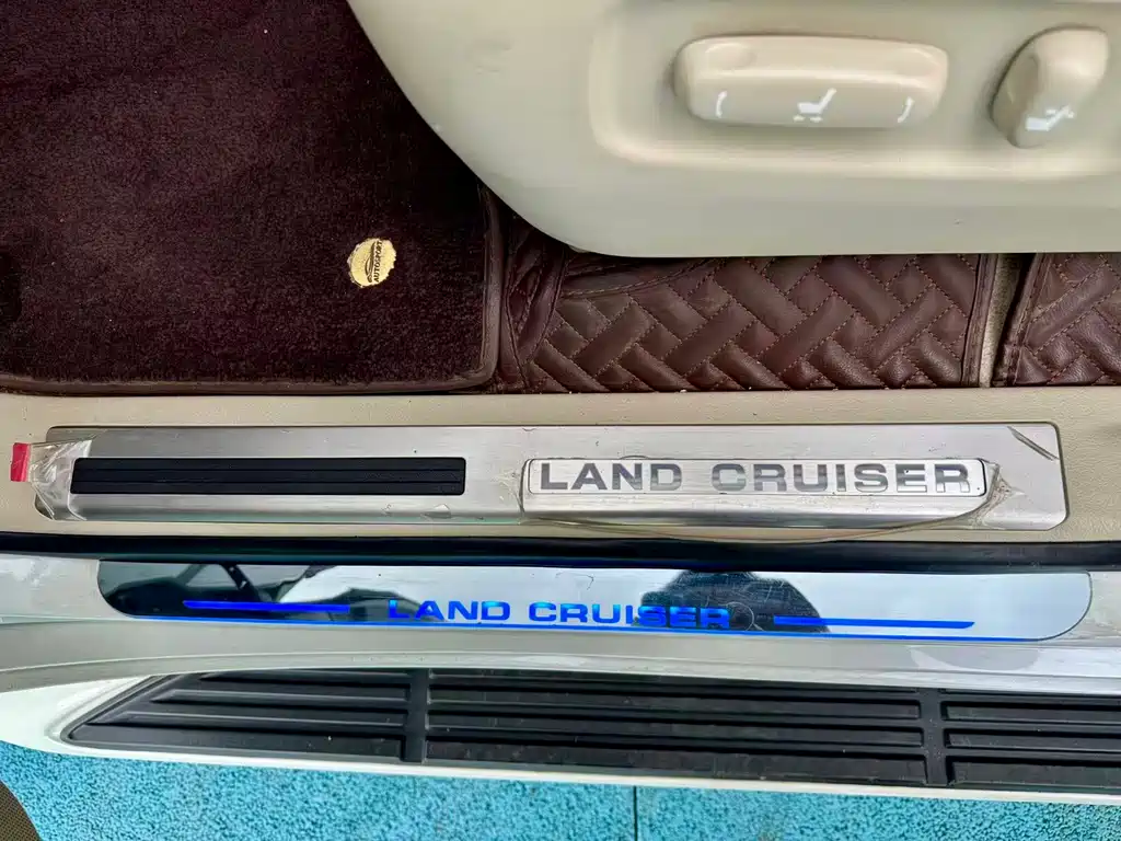 Toyota Land Cruiser 2020 — фото 11