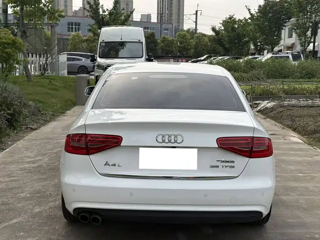 Audi A4L 2015 — фото 11