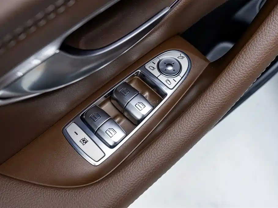 Mercedes-Benz E-Class 2022 — фото 21