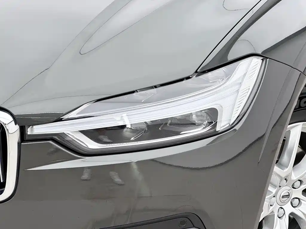 Volvo XC60 2019 — фото 15