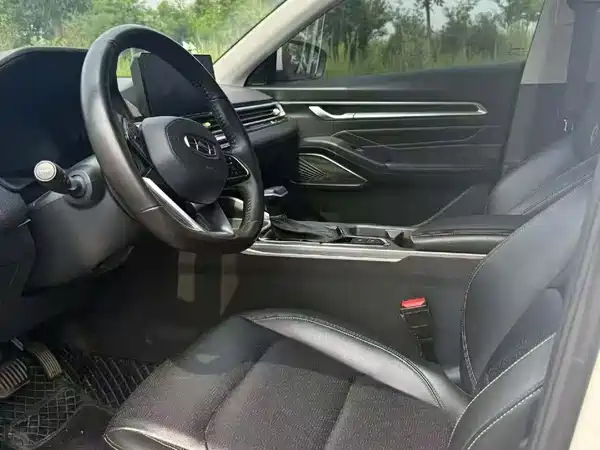 Geely Emgrand 2022