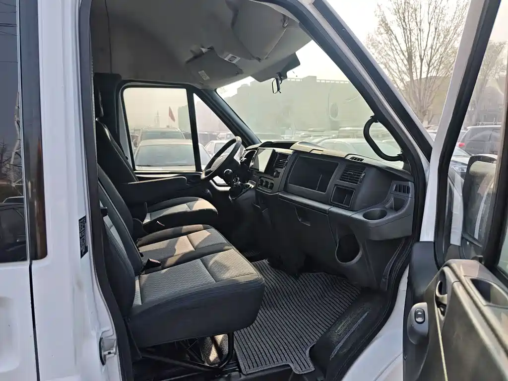 Ford Transit Custom 2018 — фото 9