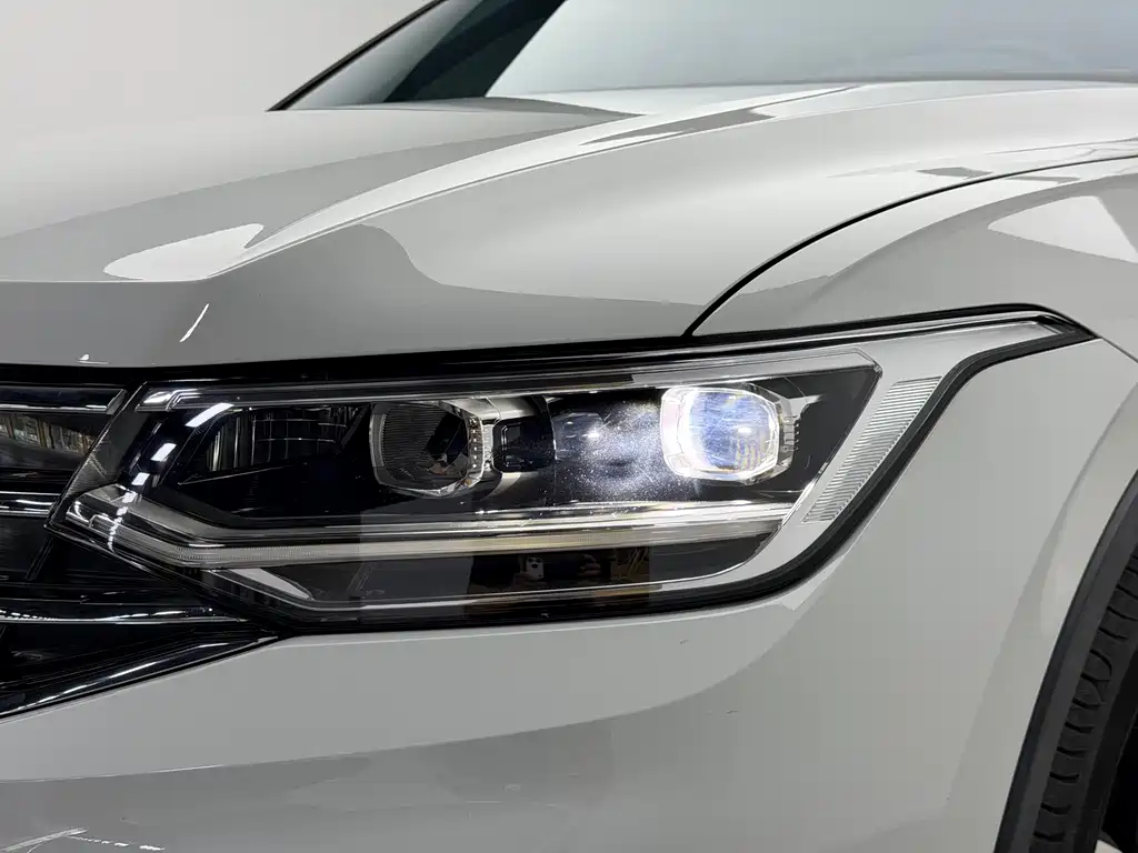 Volkswagen Tiguan L 2023 — фото 10