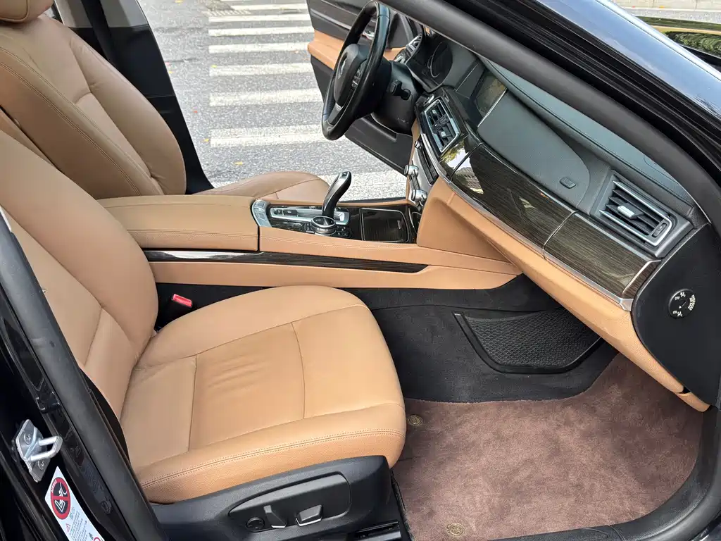 BMW 7 Series 2014 — фото 10