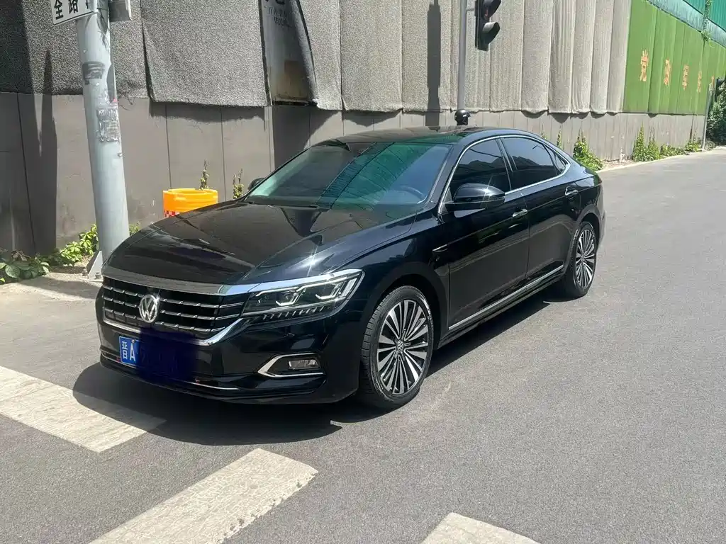Volkswagen Passat 2019 — фото 1