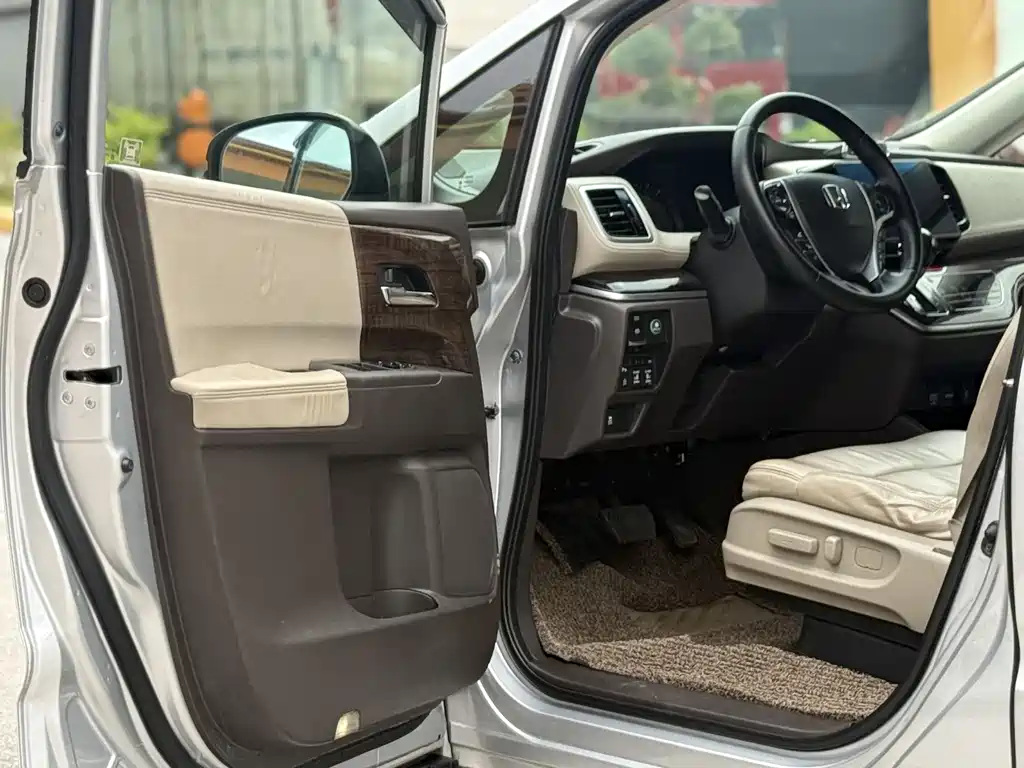 Honda Odyssey 2015 — фото 18