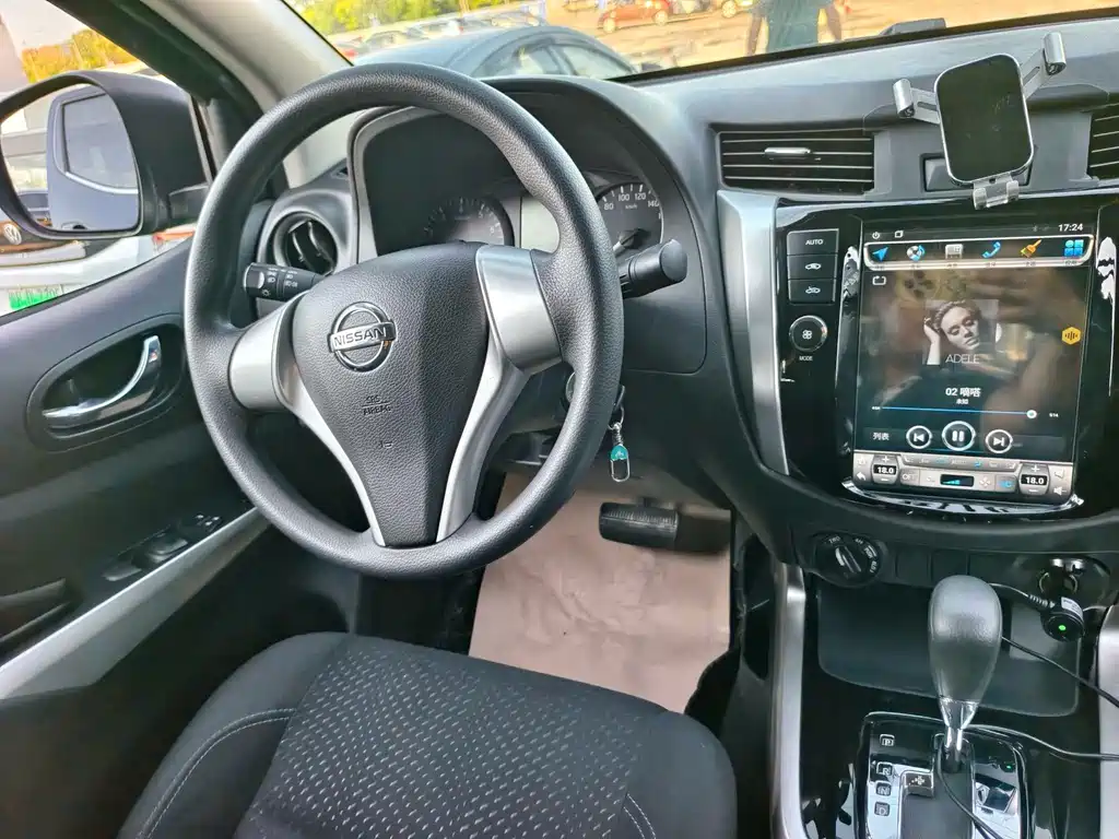 Nissan Navara 2019 — фото 13