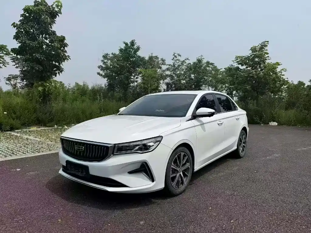 Geely Emgrand 2022