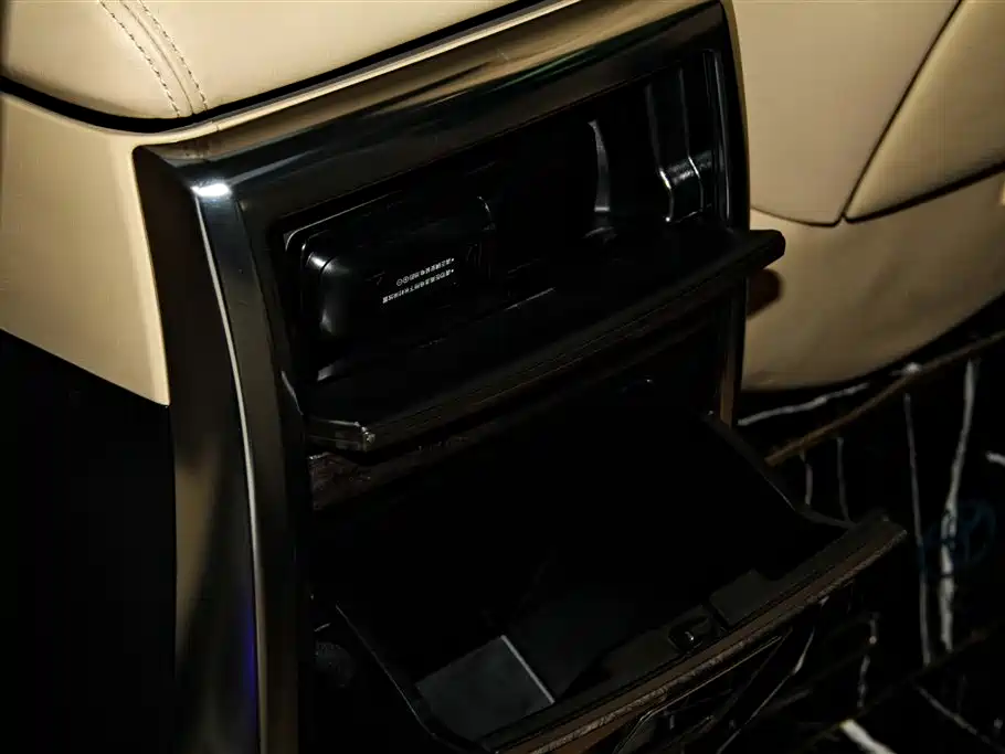Toyota Alphard 2023 — фото 26