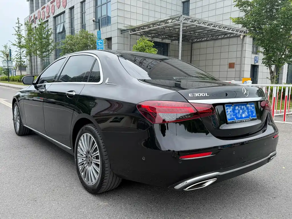 Mercedes-Benz E-Class 2023 — фото 4