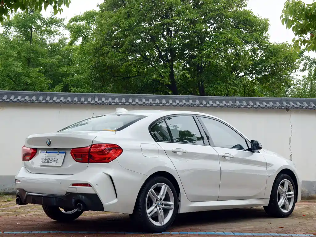 BMW 1 Series 2021 — фото 11