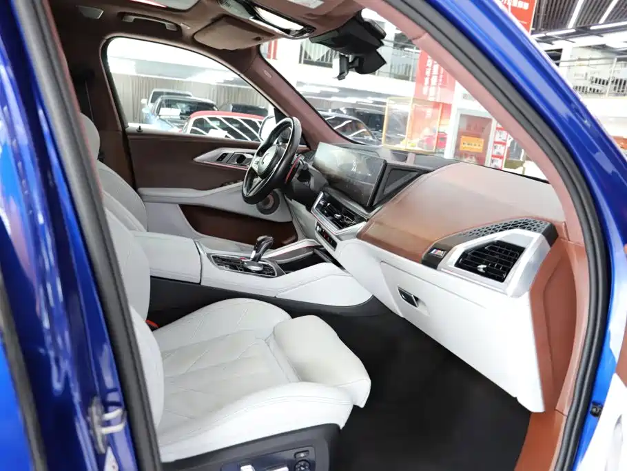 BMW XM 2023 — фото 17