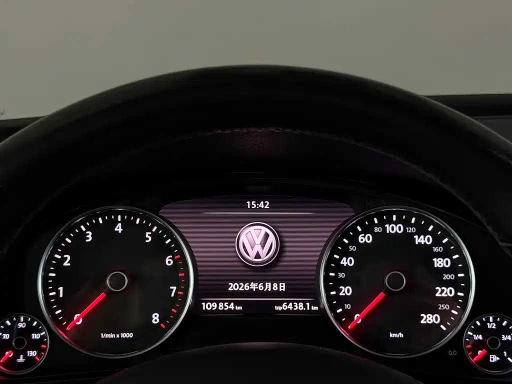 Volkswagen Touareg 2017 — фото 11