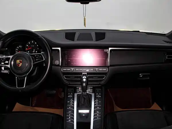 Porsche Macan 2021