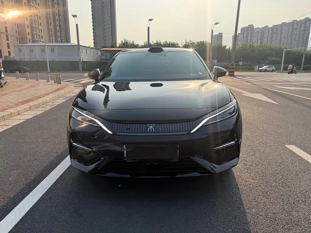 BYD L EV 2025